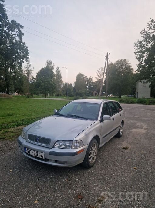 Volvo V40