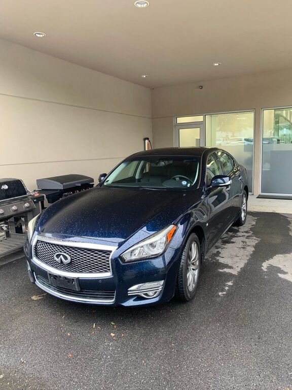 Infiniti Q70