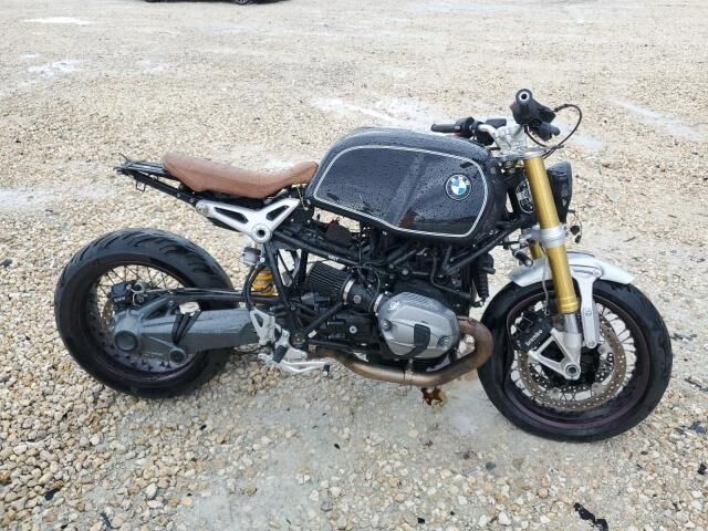 BMW R nineT