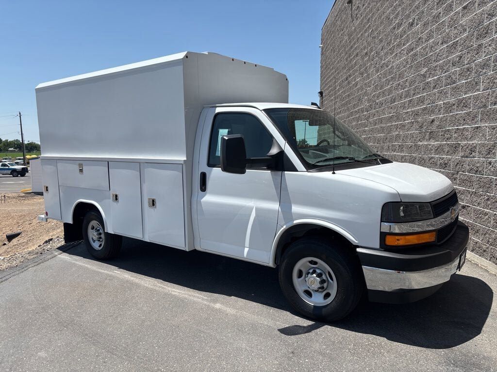 2025 CHEVROLET Express