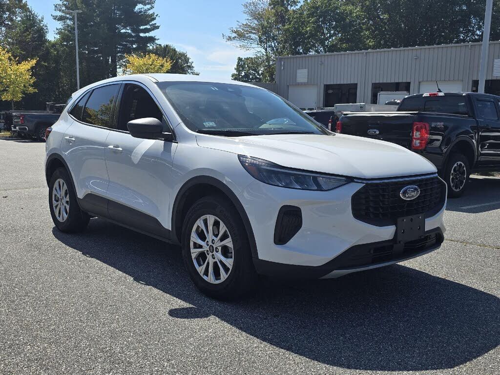 2024 FORD Escape