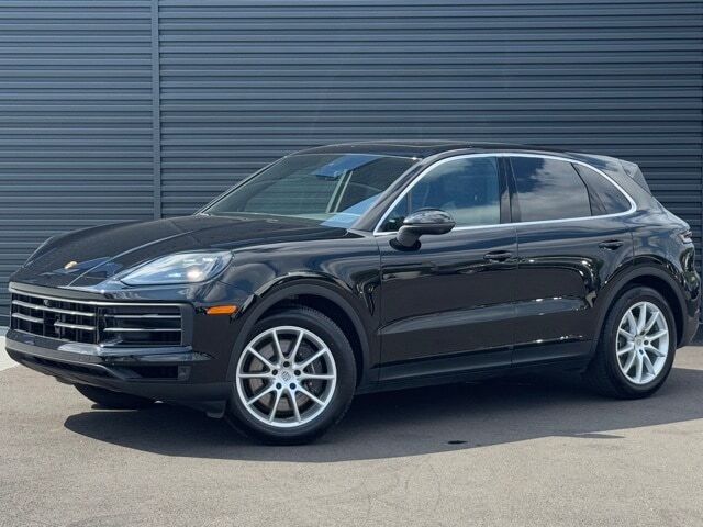2024 PORSCHE Cayenne