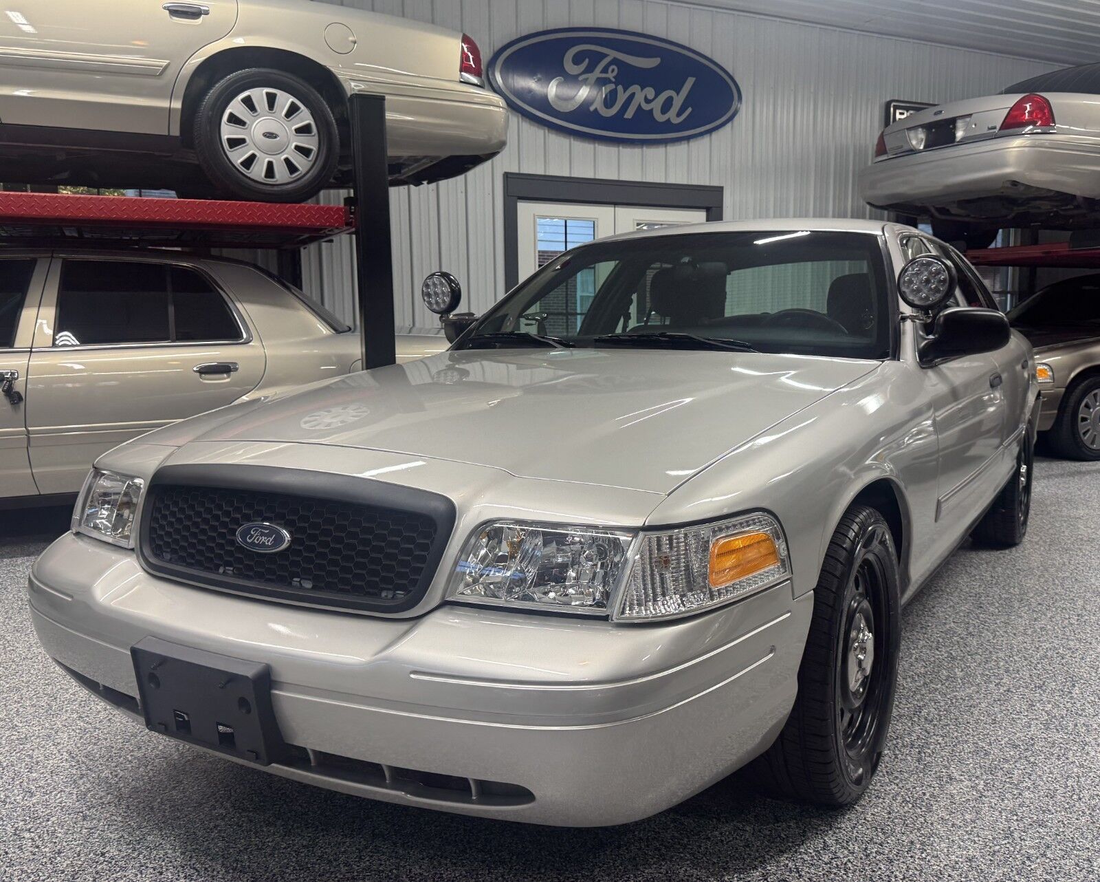 Ford Crown Victoria