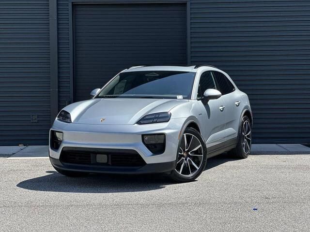 2025 PORSCHE Macan