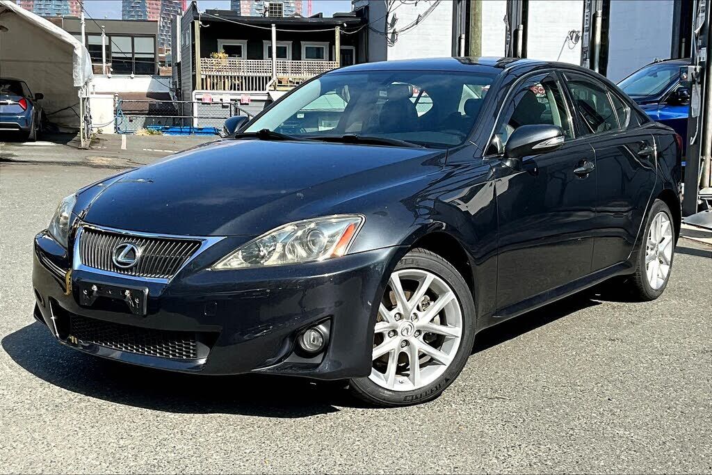 Lexus IS