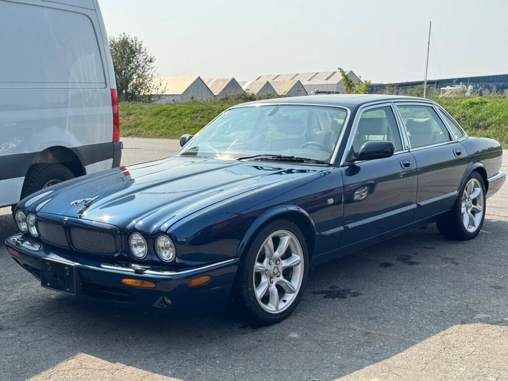 Jaguar XJR