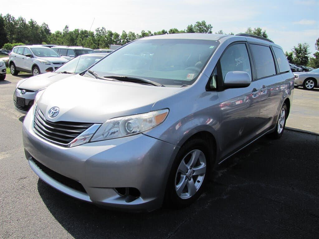 2011 TOYOTA Sienna