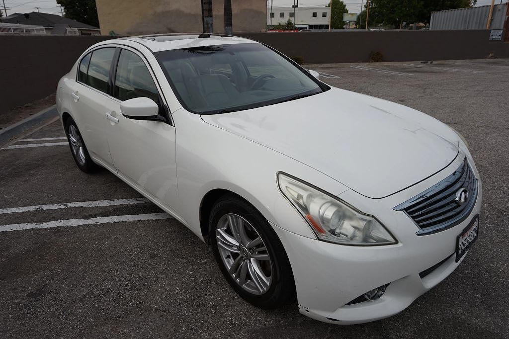 2011 INFINITI G37