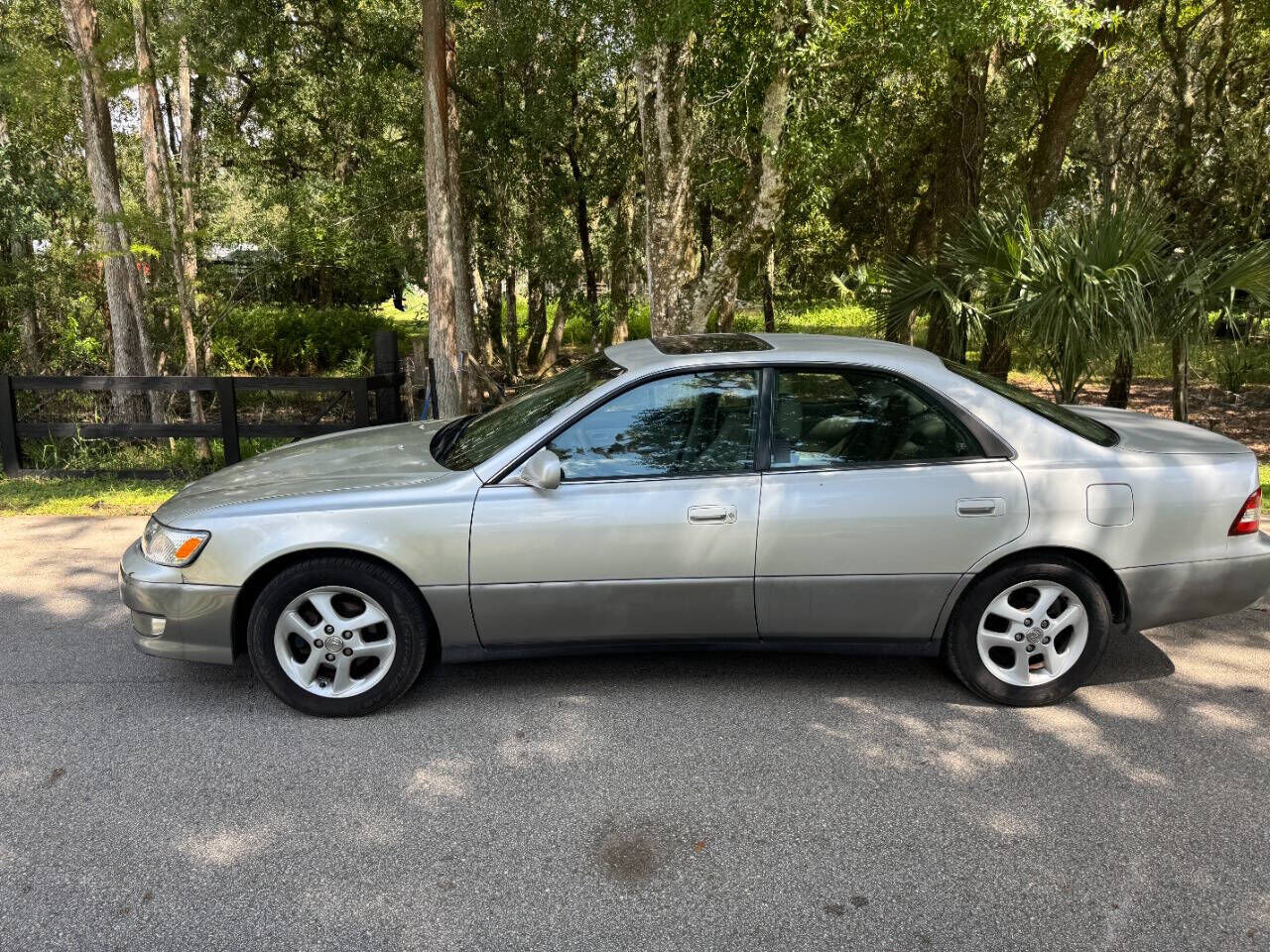 Lexus ES