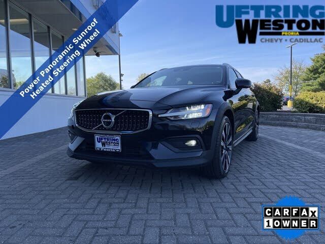 2022 VOLVO V60CC
