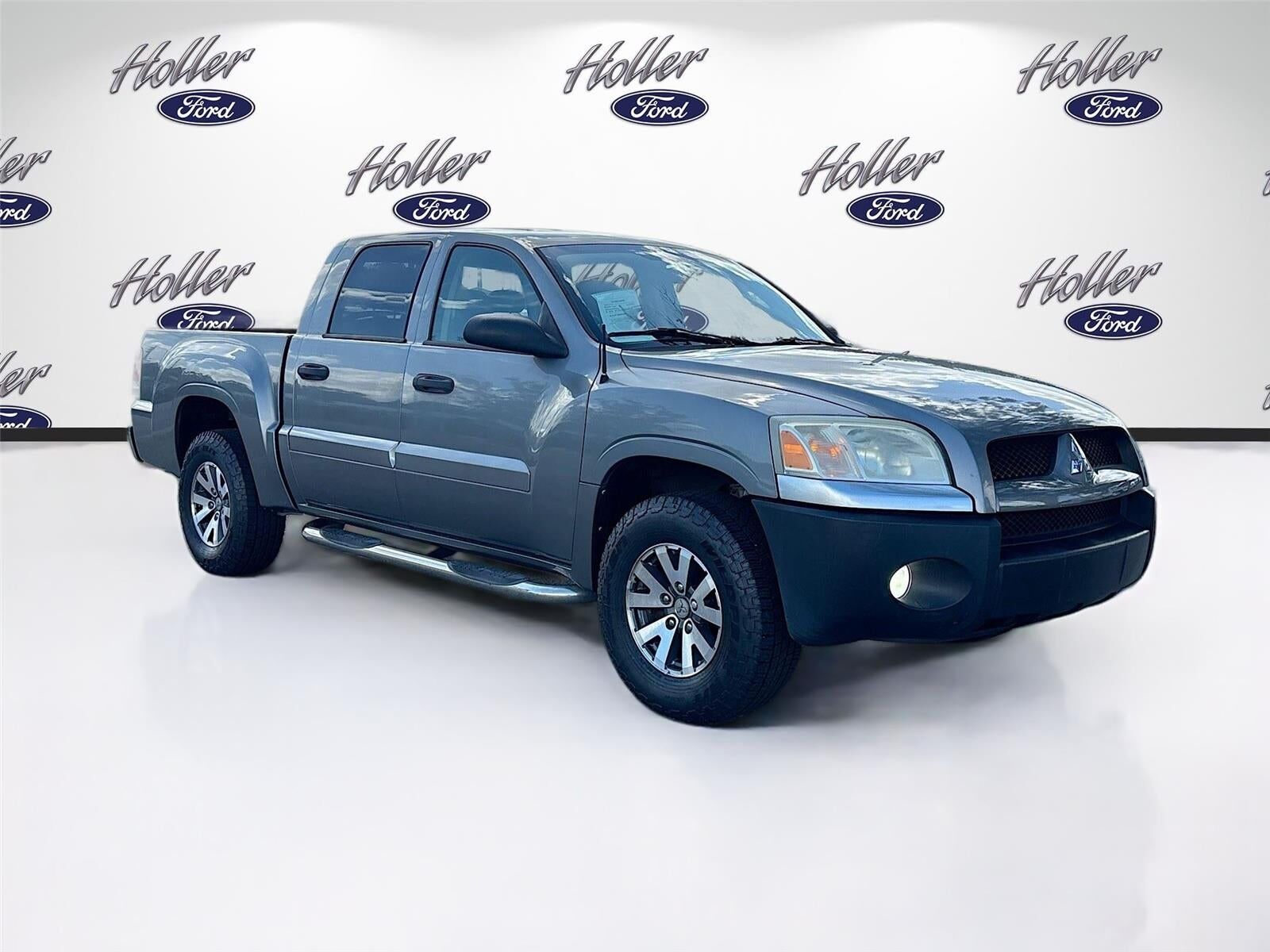 Mitsubishi Raider