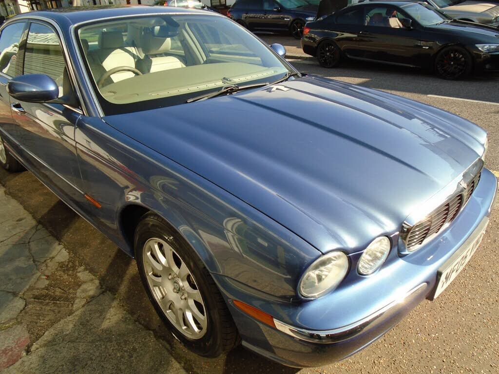 Jaguar XJ