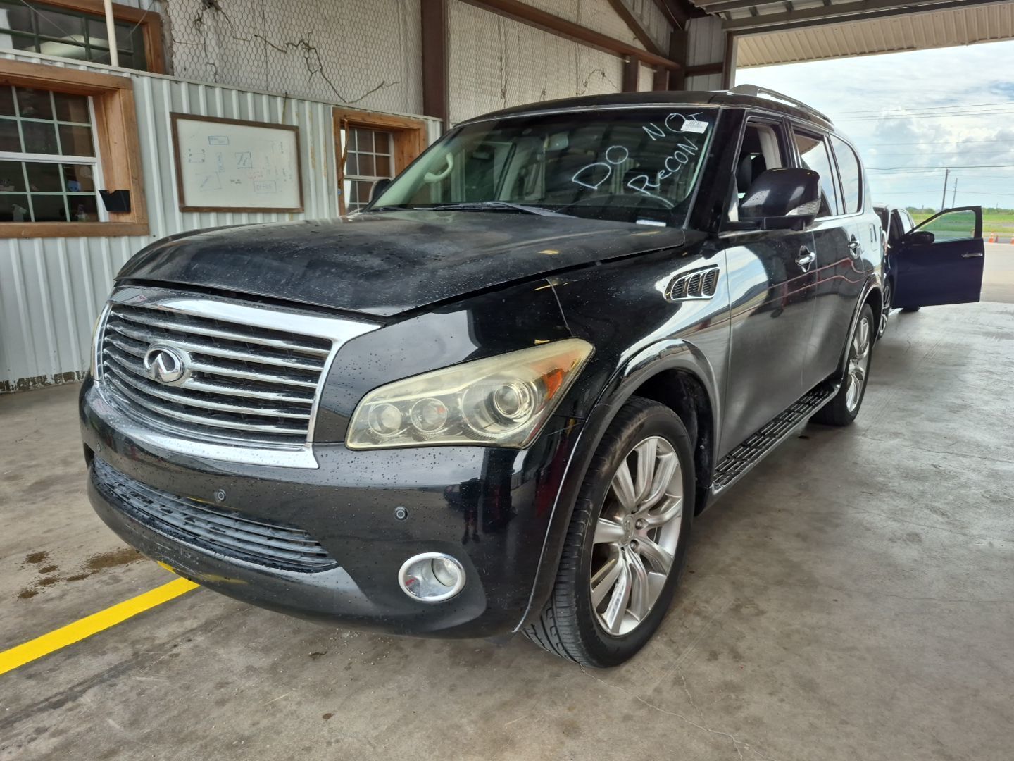 Infiniti QX56