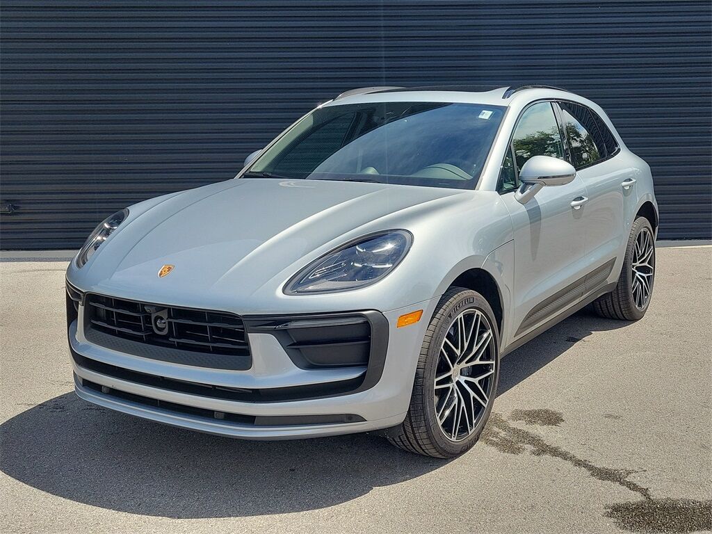 2025 PORSCHE Macan
