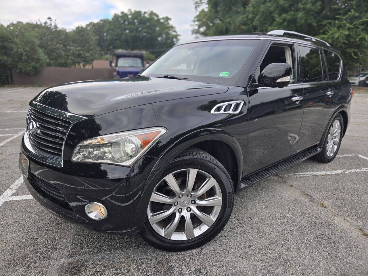 Infiniti QX56