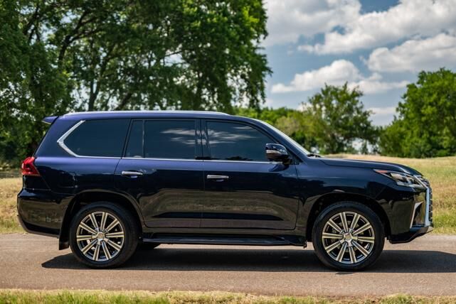 Lexus LX