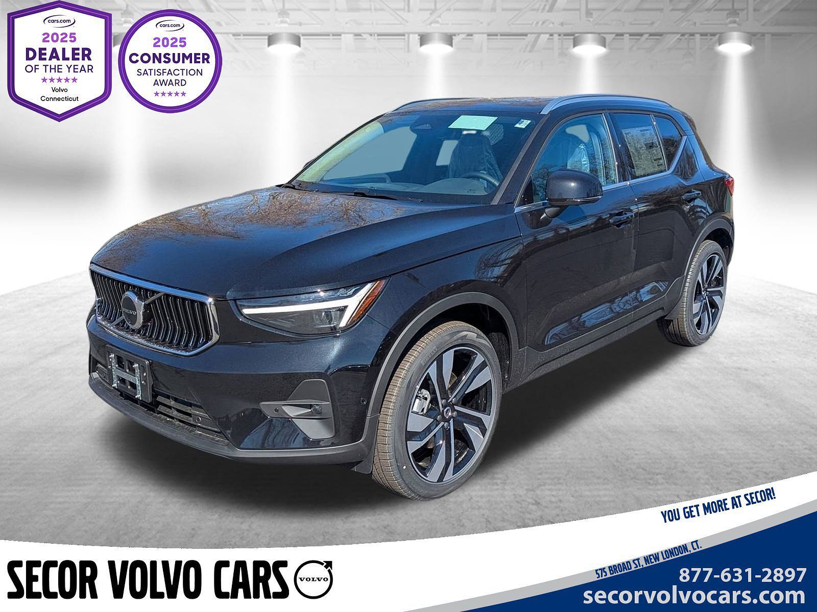 2025 VOLVO XC40