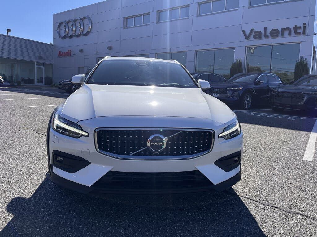 2024 VOLVO V60CC