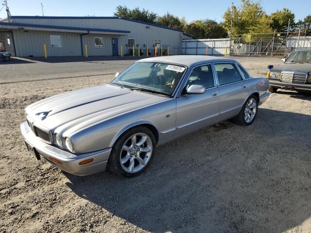 Jaguar XJR