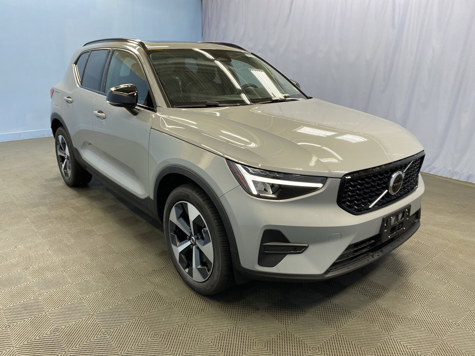 2026 VOLVO XC40