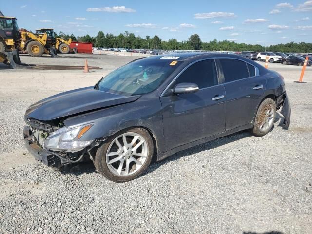 Nissan Maxima