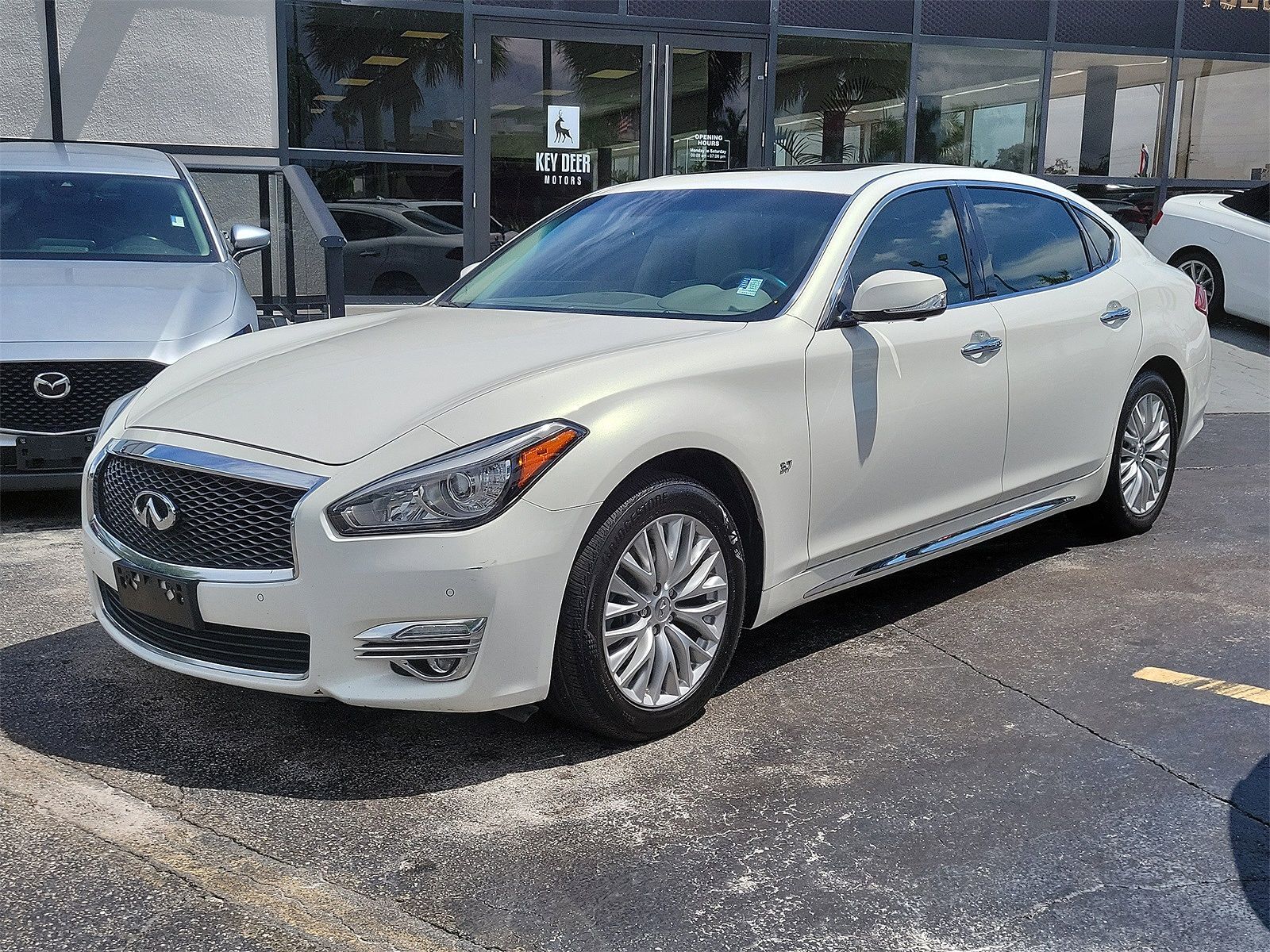 Infiniti Q70L