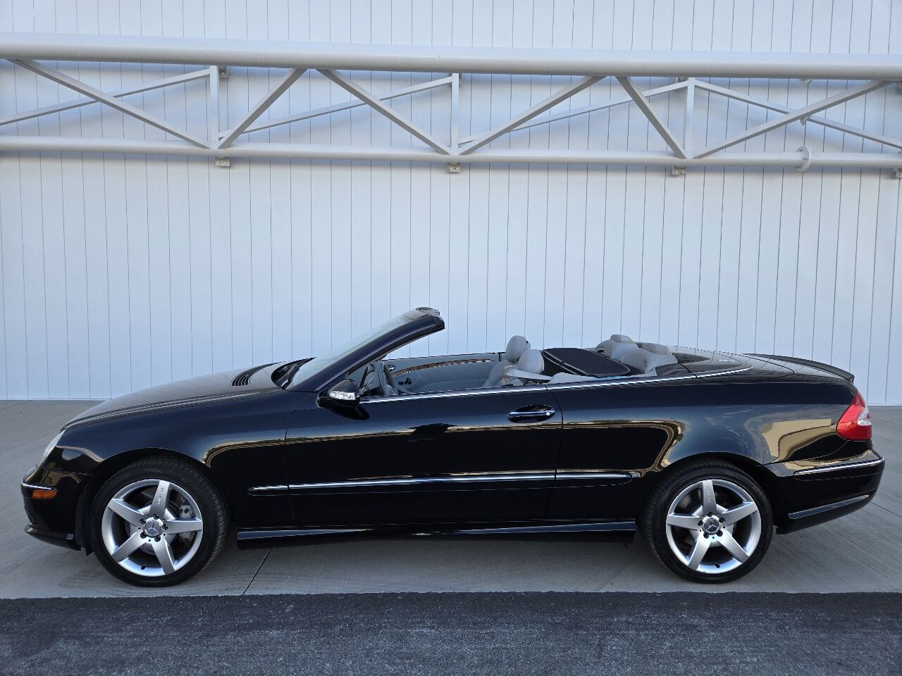 2005 MERCEDES-BENZ CLK-Class