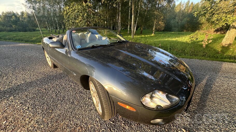 Jaguar XK8