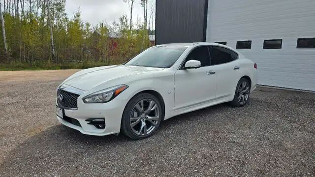 Infiniti Q70