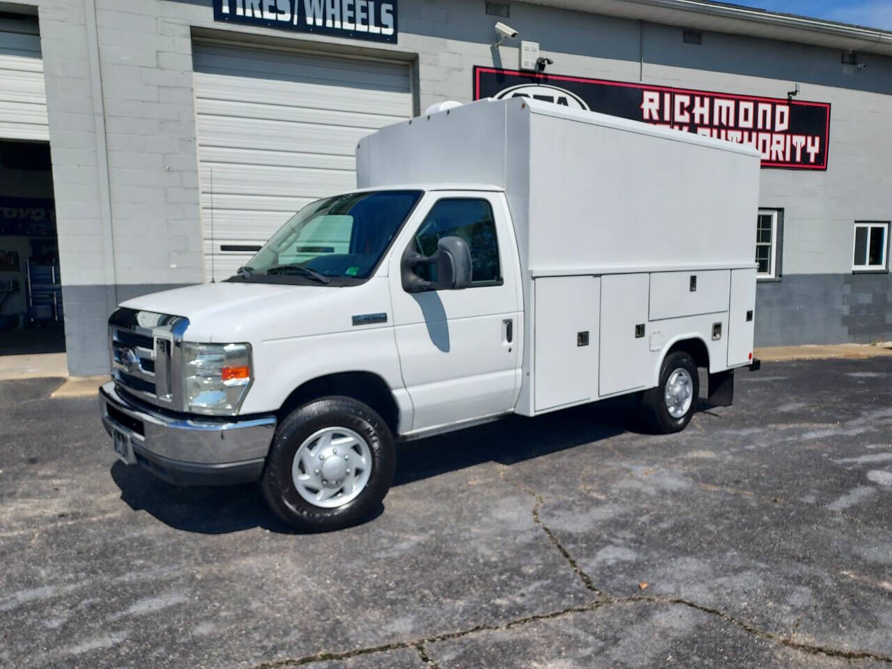 2016 FORD E-350