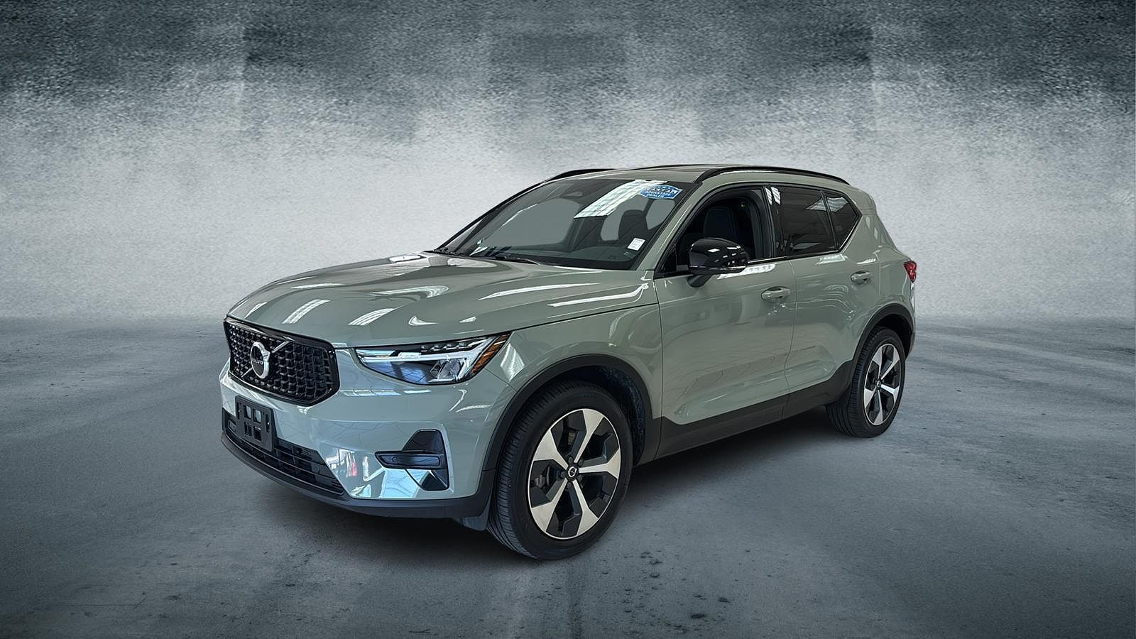 2024 VOLVO XC40