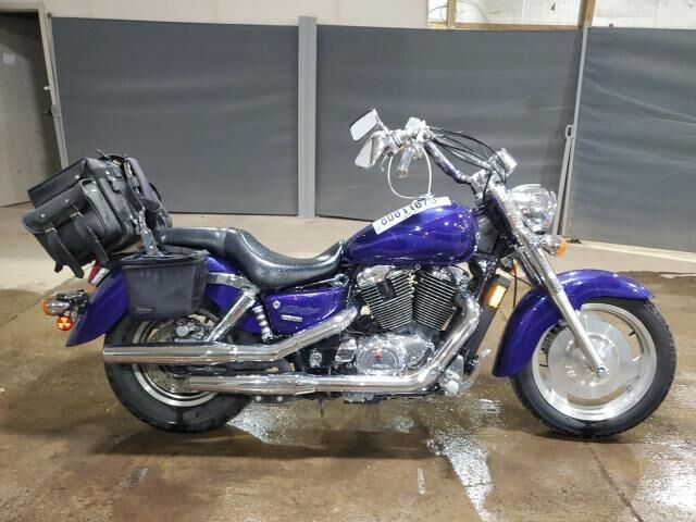 Honda VT1100C2 (SHADOW SABRE)