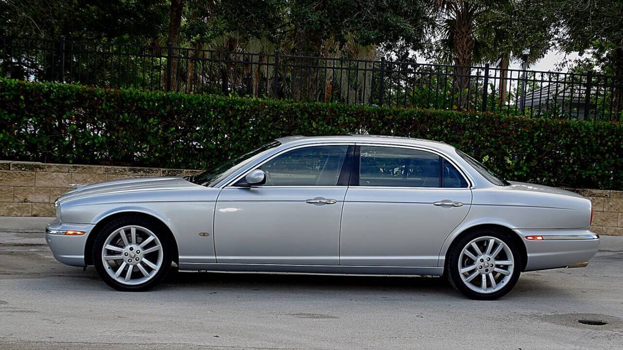 Jaguar XJ