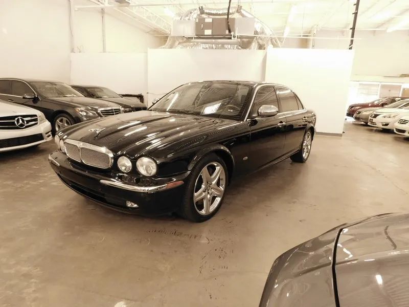 Jaguar XJ