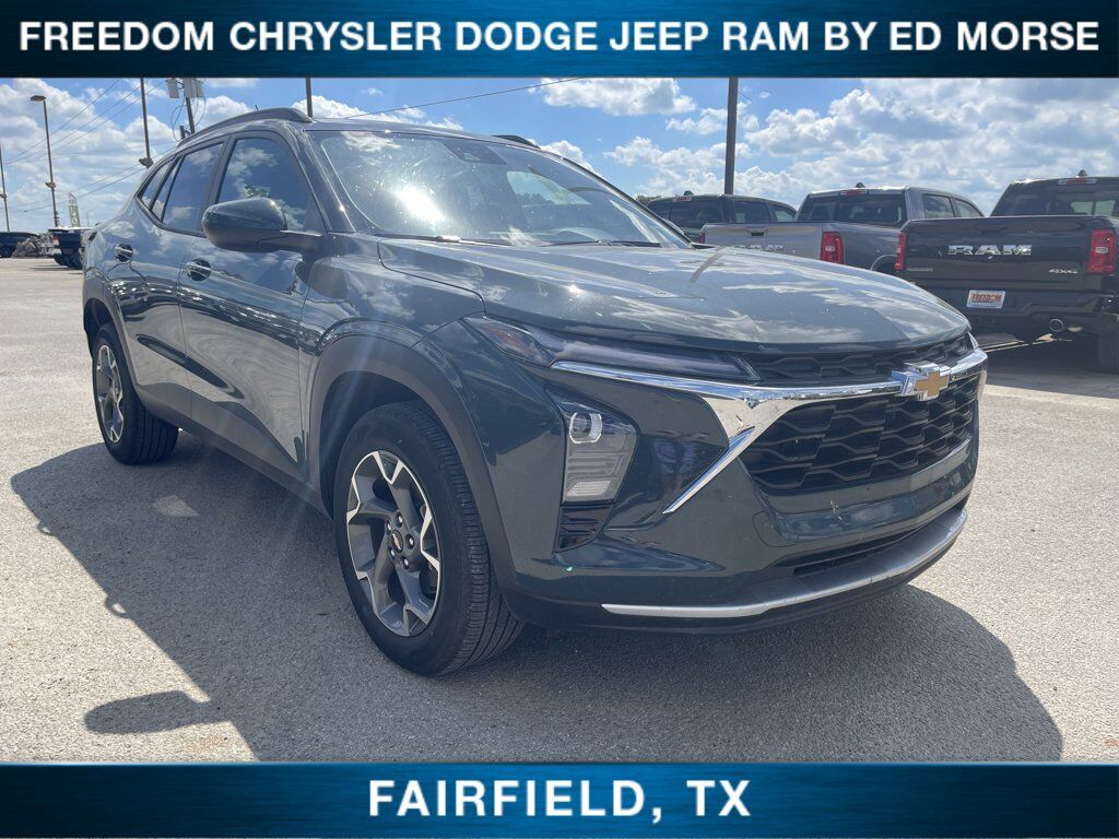 2025 CHEVROLET Trax