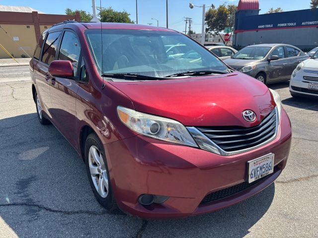 2012 TOYOTA Sienna