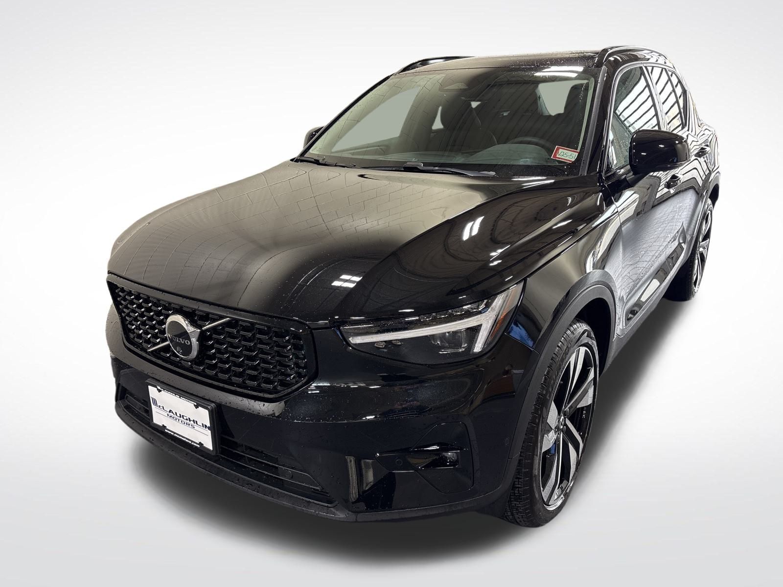 2025 VOLVO XC40