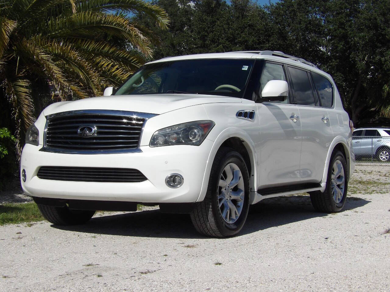Infiniti QX56