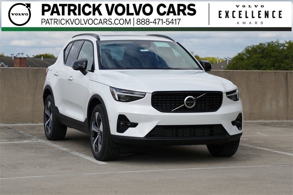 2026 VOLVO XC40