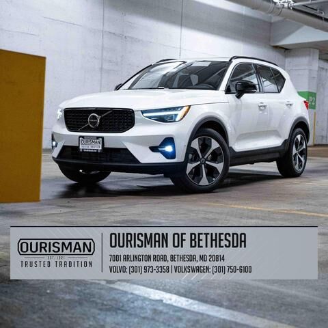 2026 VOLVO XC40