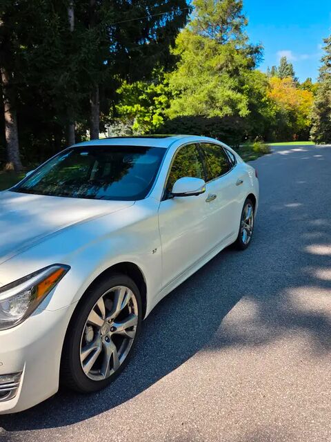 Infiniti Q70