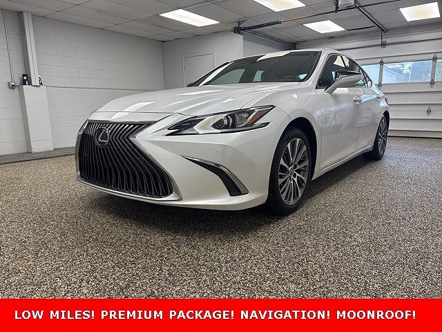 2019 LEXUS ES