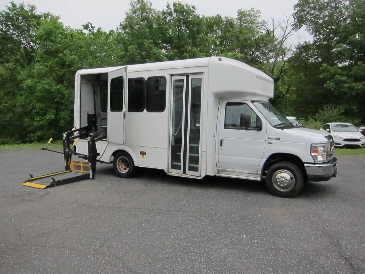 Ford E-350