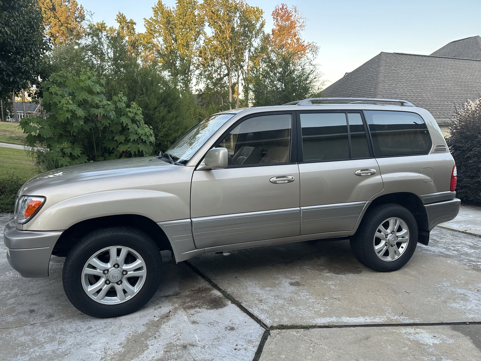 Lexus LX