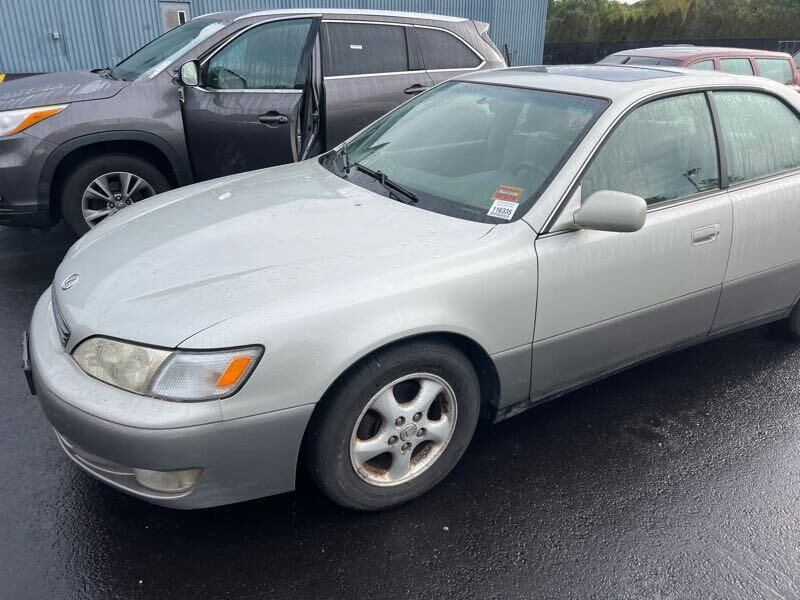 Lexus ES