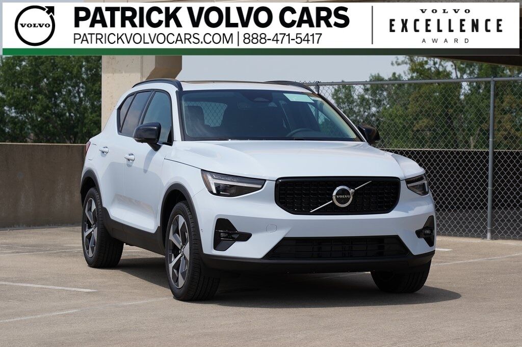 2026 VOLVO XC40