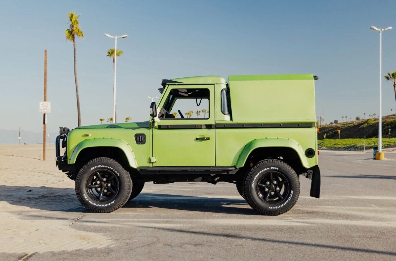 Land Rover Defender