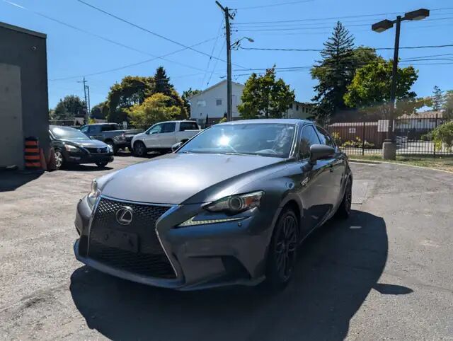 Lexus IS