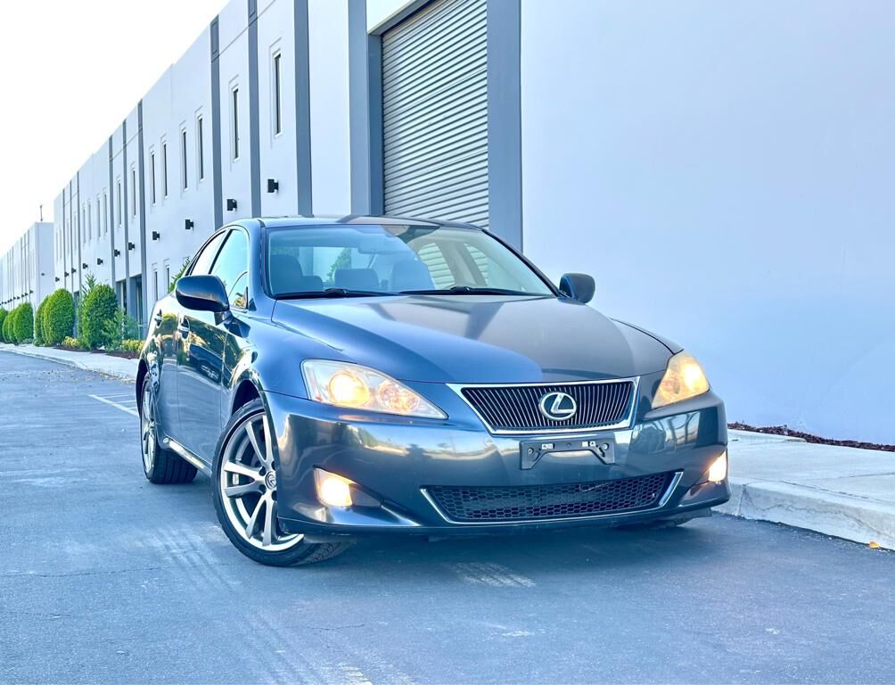 Lexus IS