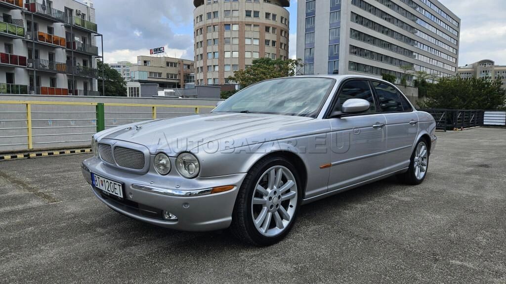 Jaguar XJR